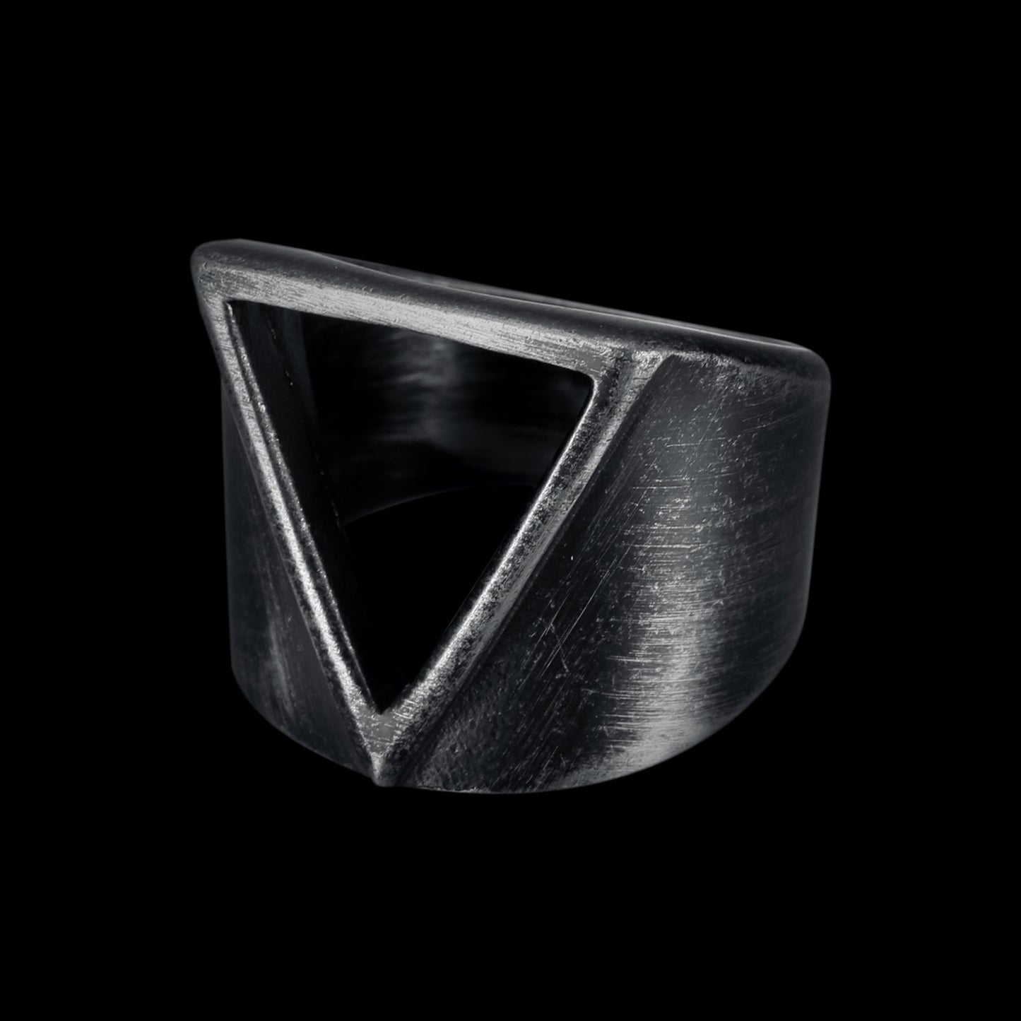 TRIANGLE RING